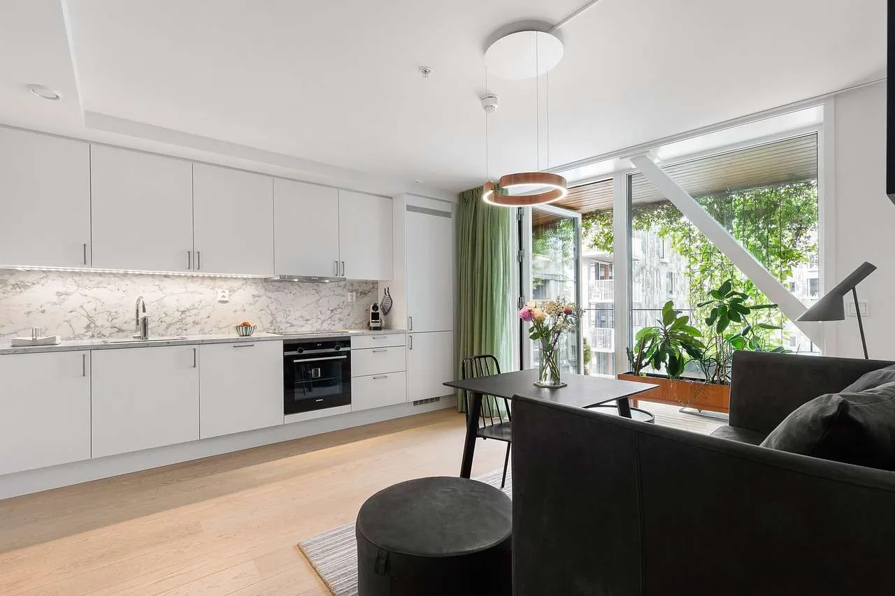 Home Window Tinting: Comfort & Savings